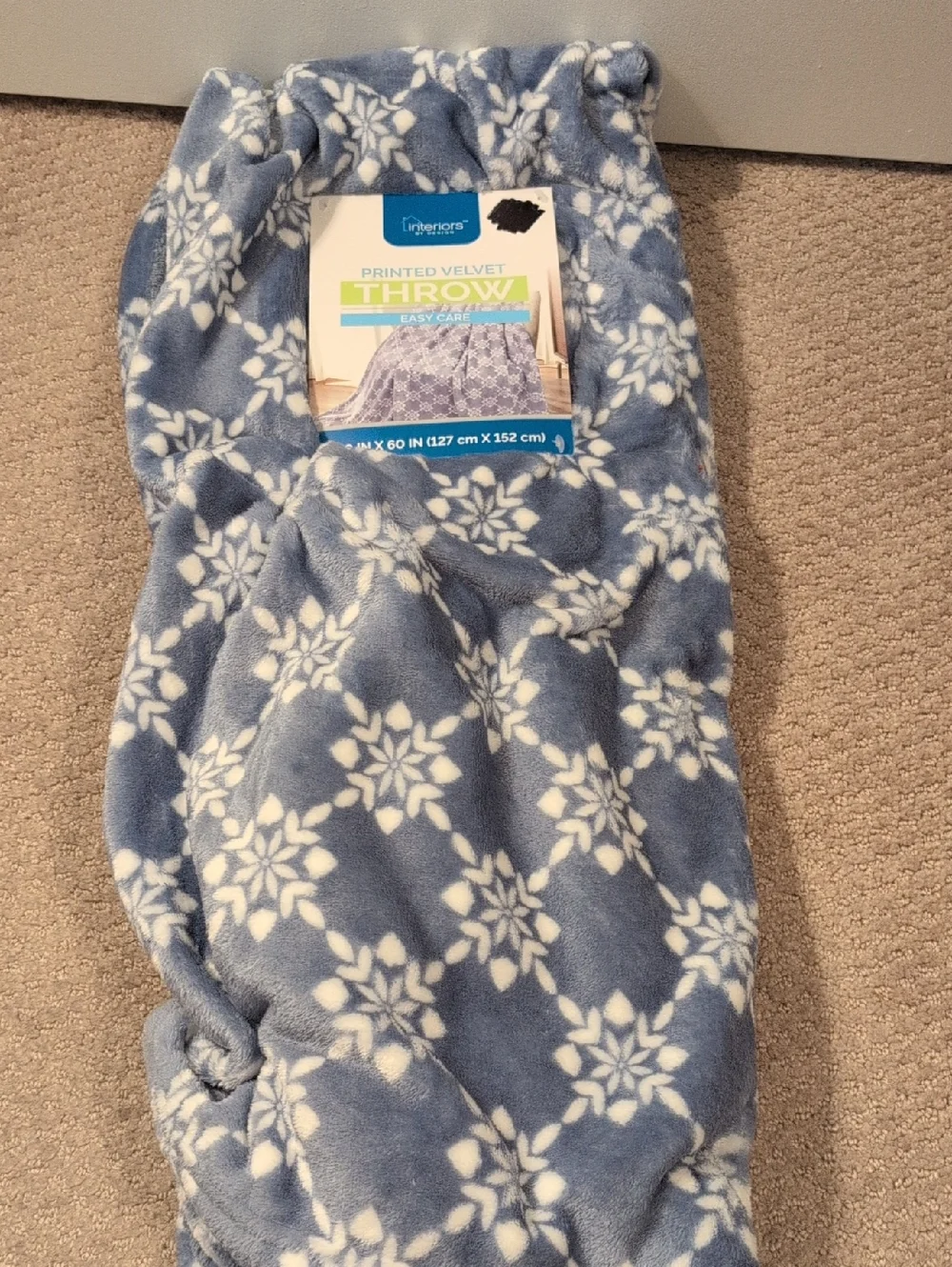 Printed Velvet Throw Blanket - Blue Snowflake NWT